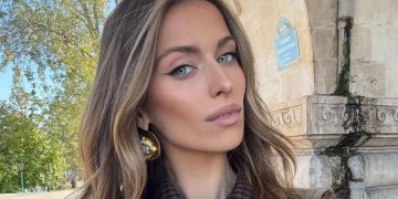 Онука Софії Ротару вразила стильним верхнім одягом