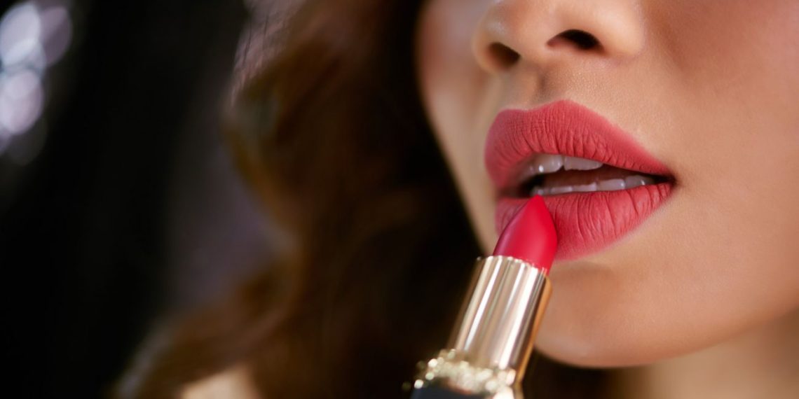 Топ-4 червоні помади, які пасують усім