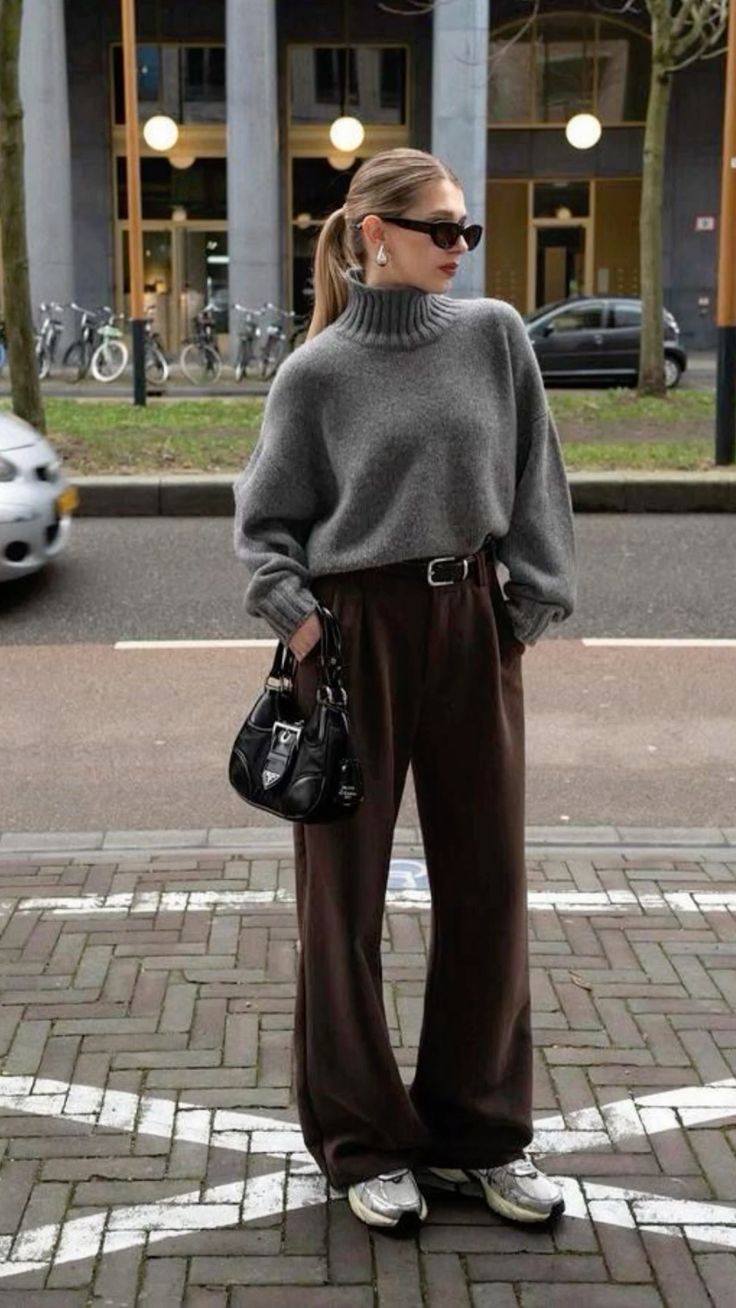 Цей колір светра робить образ дорожчим: наймодніші поєднання зими 2025