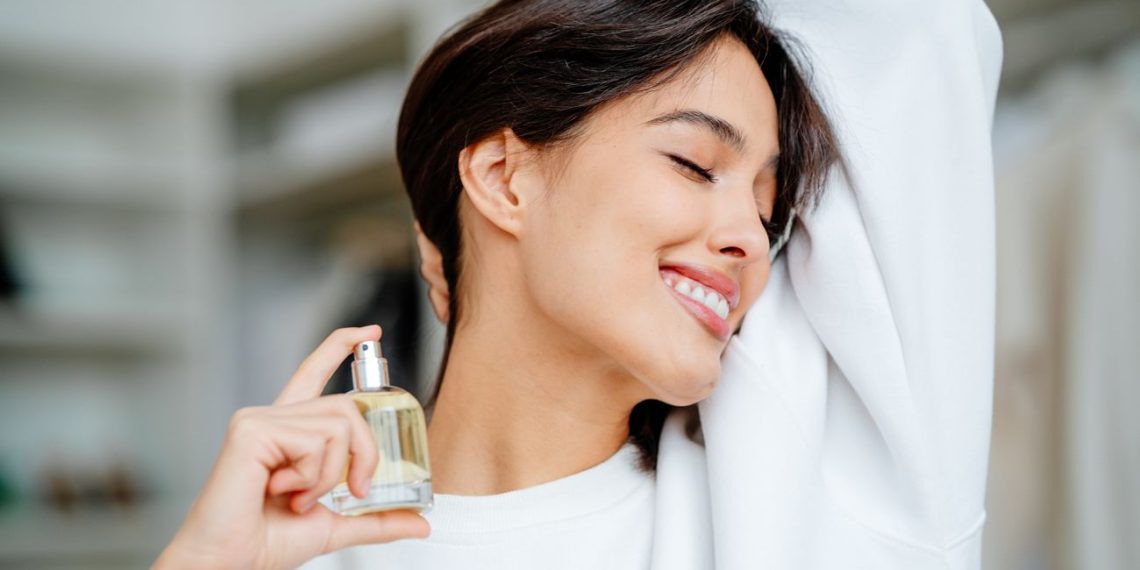 5 секретів, щоб парфуми трималися цілий день: поради від експертів