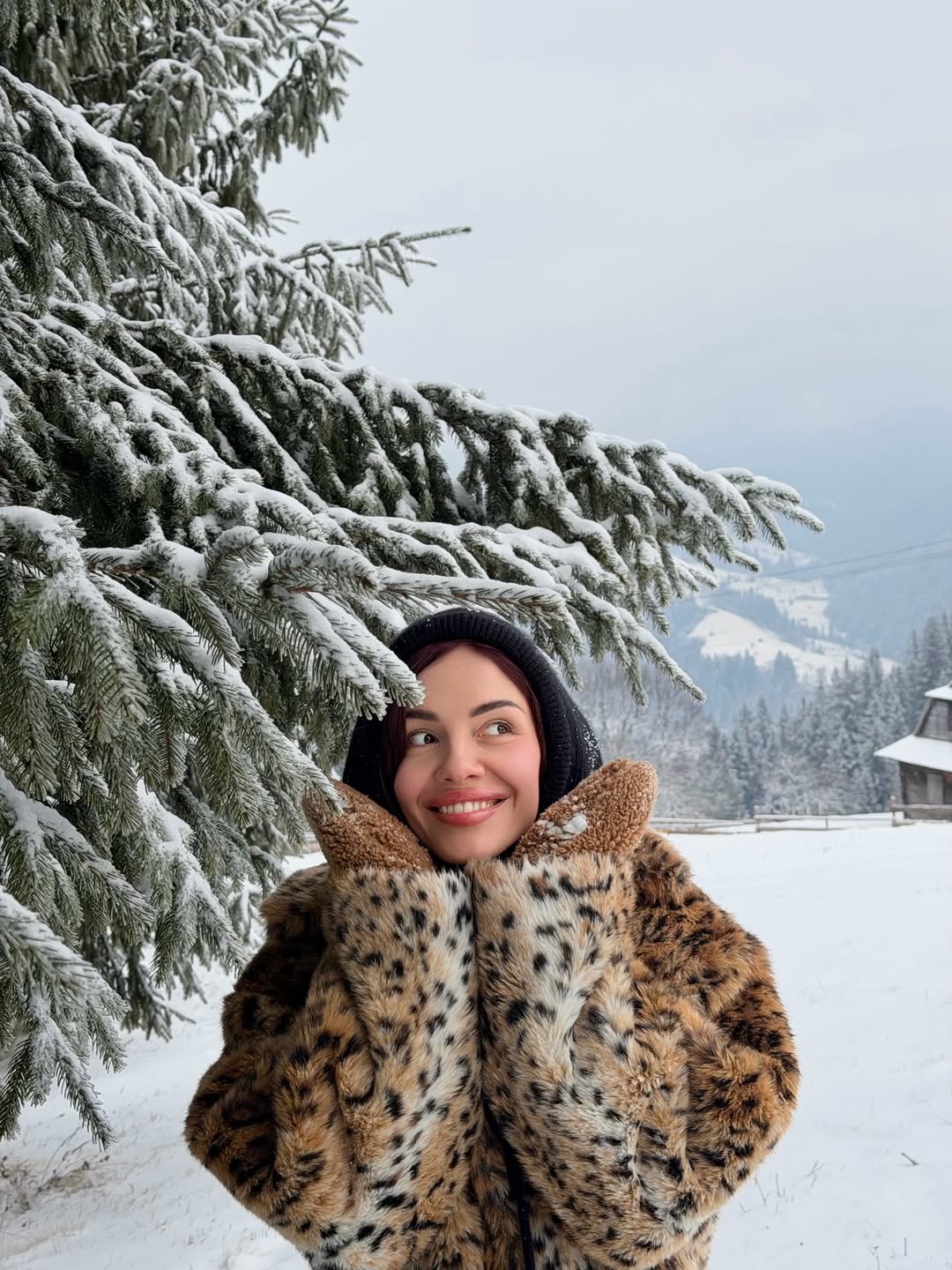 Екошуби на зиму 2026: три різні образи від українських знаменитостей