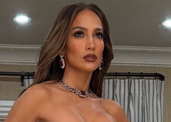 У стилі танцівниці: Дженніфер Лопес вразила образом на вечірці перед “Золотим глобусом”