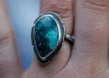 к чему снится кольцо с камнем на пальце