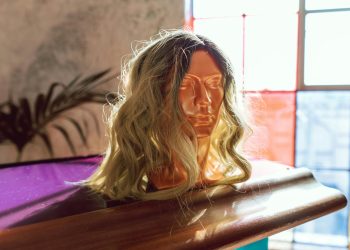 к чему снится парик с длинными волосами